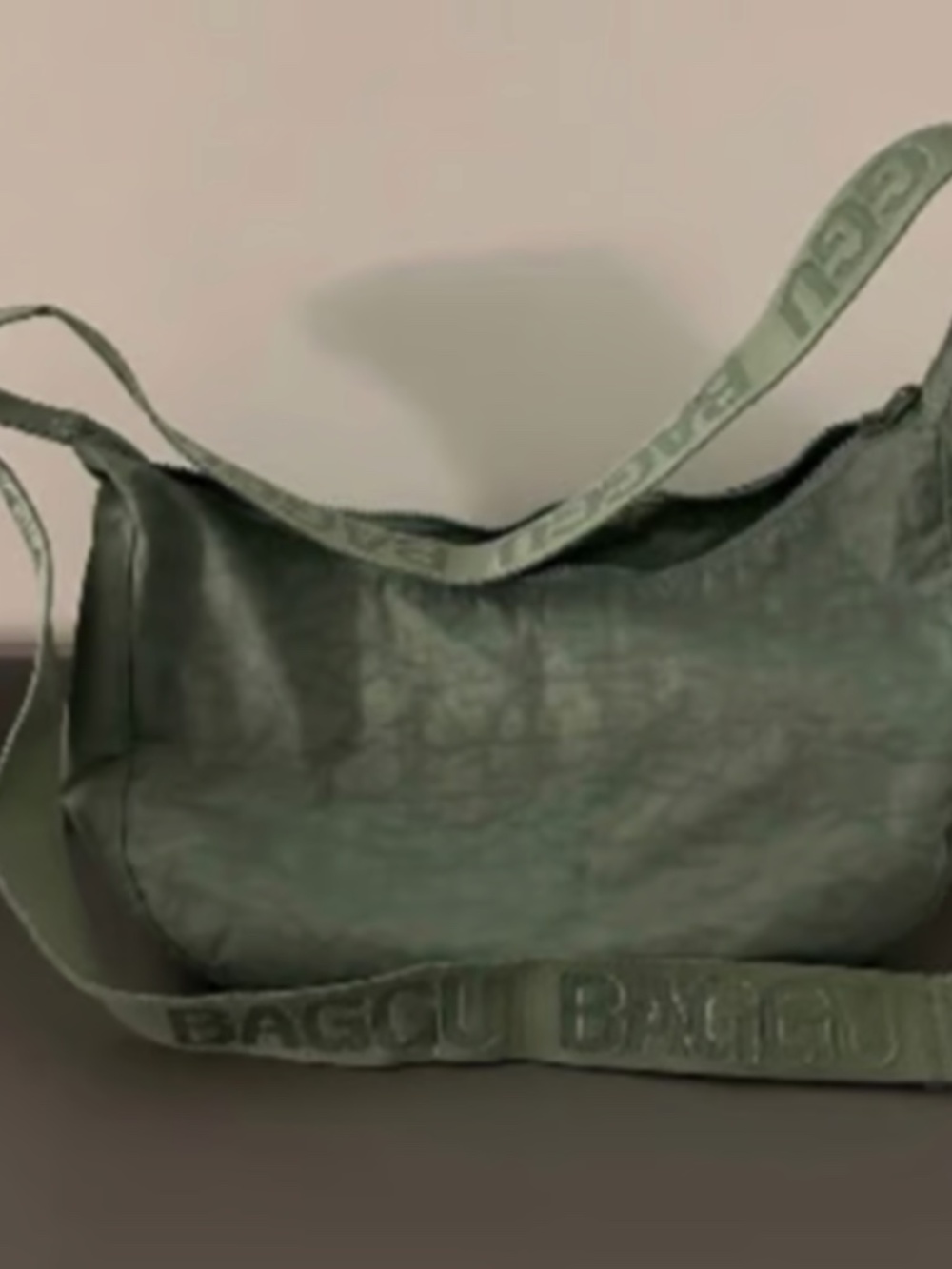 Baggu Medium Crescent Bag - Seafoam - UO Exclusive!! DISCONTINUED - Picture 3 of 9